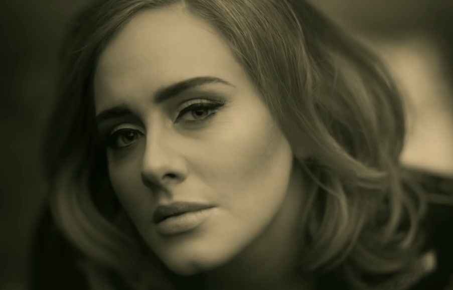 Певица Адель ликвидировала свою гастрольную компанию