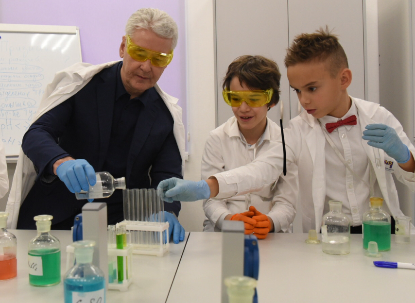 Сергей Собянин отметил, что появление технопарка позволит сделать изучение химии интересным для школьников