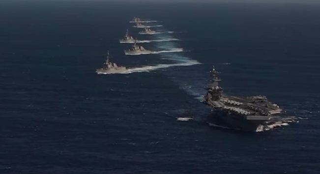 На авианосце размещаются 44 истребителя и 590 пусковых шахт