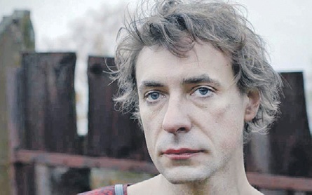 Евгений Цыганов в картине «Человек, который удивил всех»