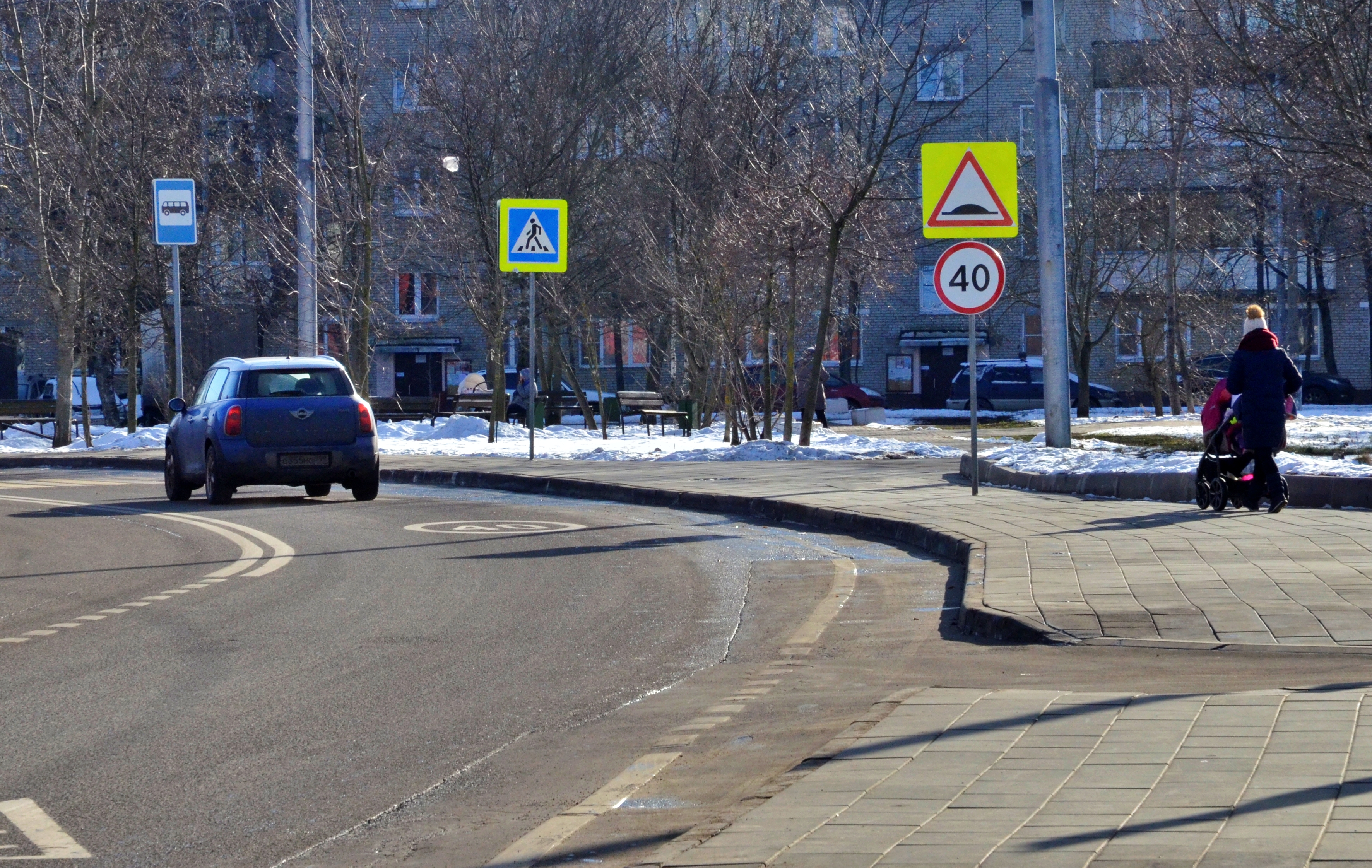 Столичных водителей призвали пересесть на общественный транспорт