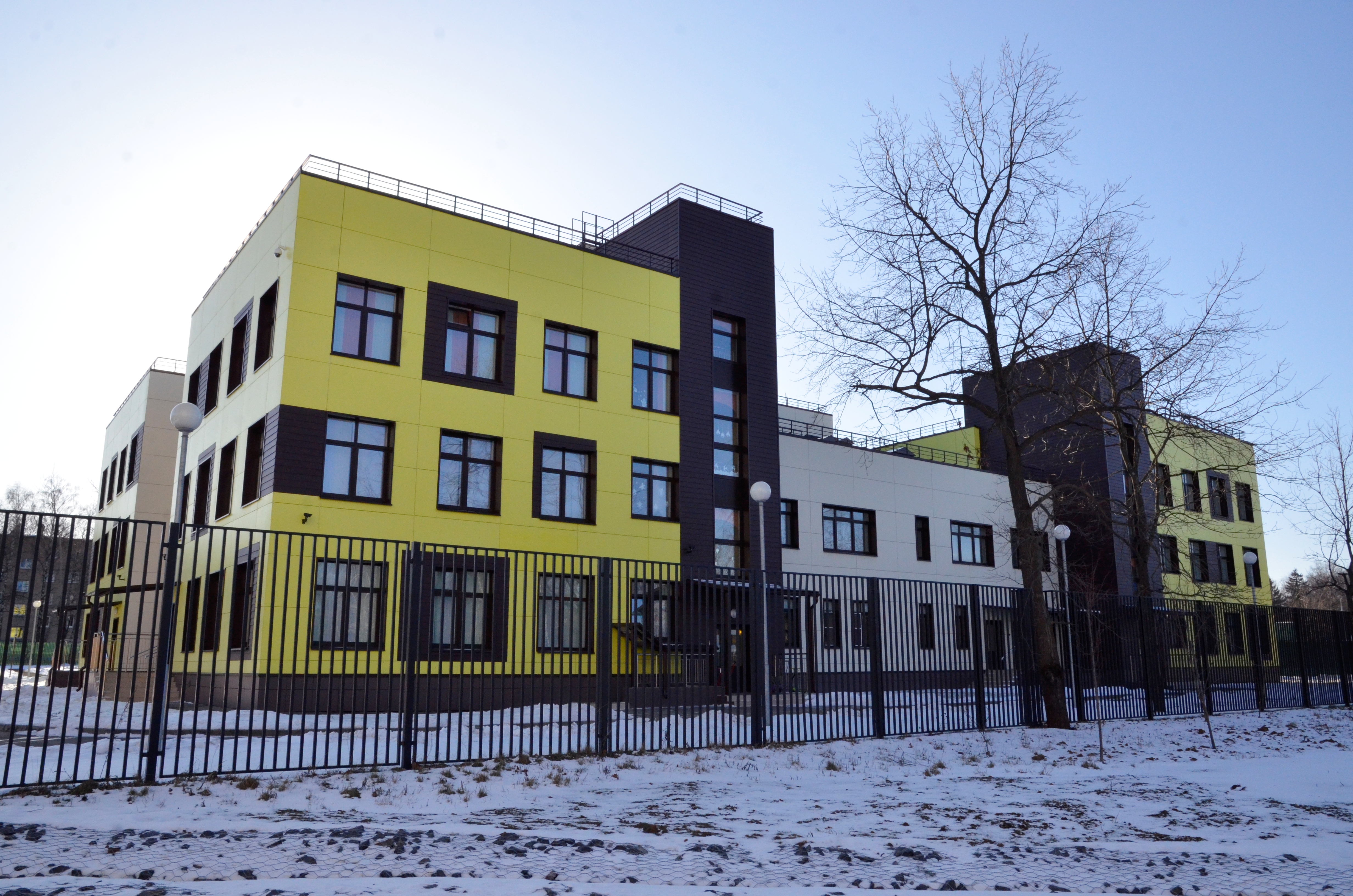 По словам заммэра, значительное число образовательных учреждений сегодня возводится за счет инвесторов