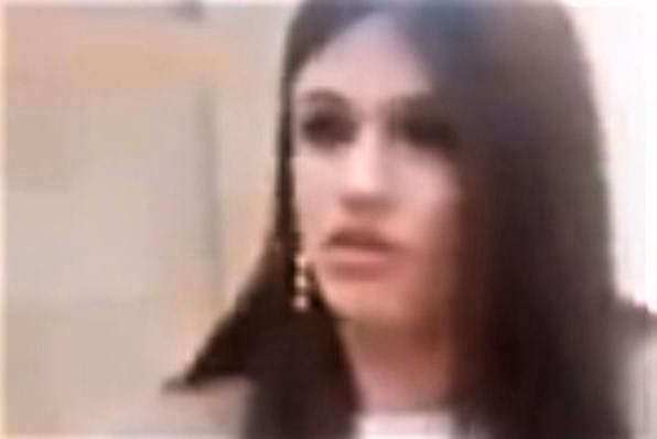 Столичные таможенники не пропустили гражданина Таджикистана на рейс из-за платья и макияжа