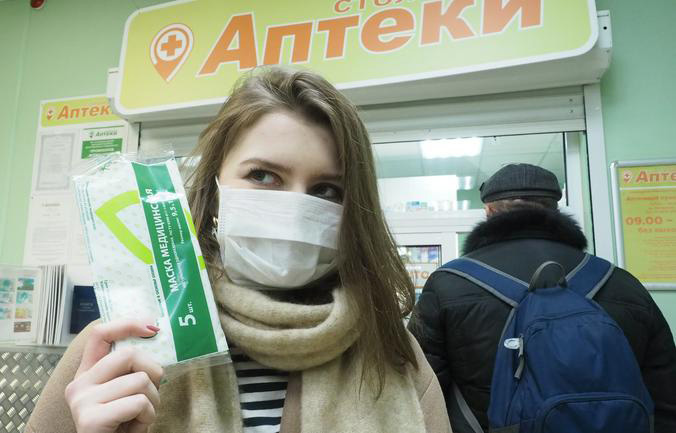 Студентка Российской академии народного хозяйства и государственной службы Анастасия Дыбленко купила две упаковки одноразовых медицинских масок, чтобы защититься от вирусной инфекции