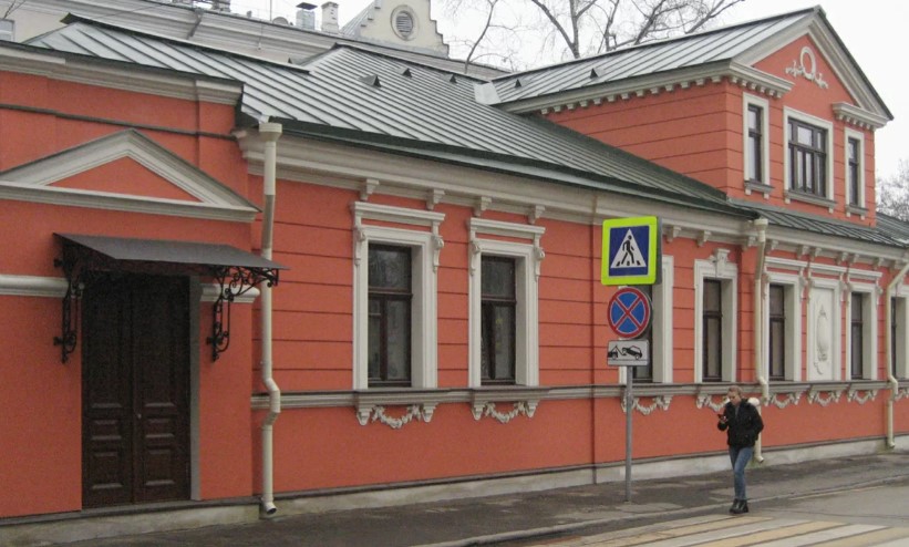 Главный дом усадьбы Матвеевых отреставрировали в Басманном районе столицы