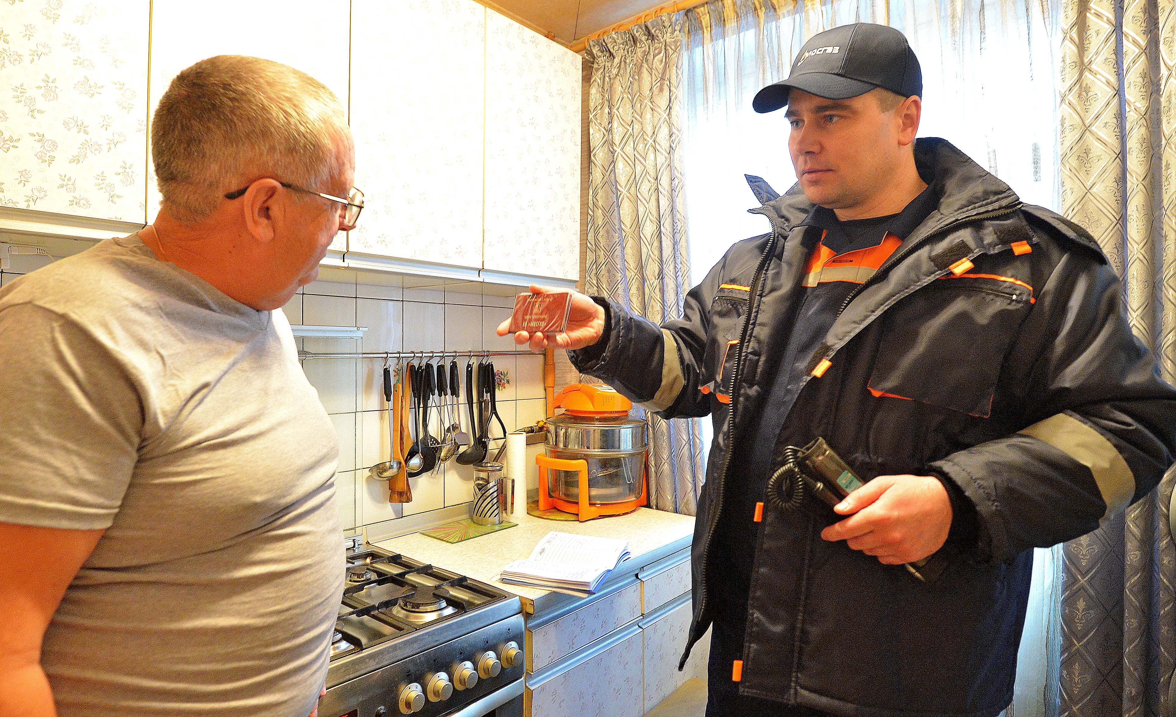 Москвичам объяснили, как избежать мошенников при поверке счетчиков