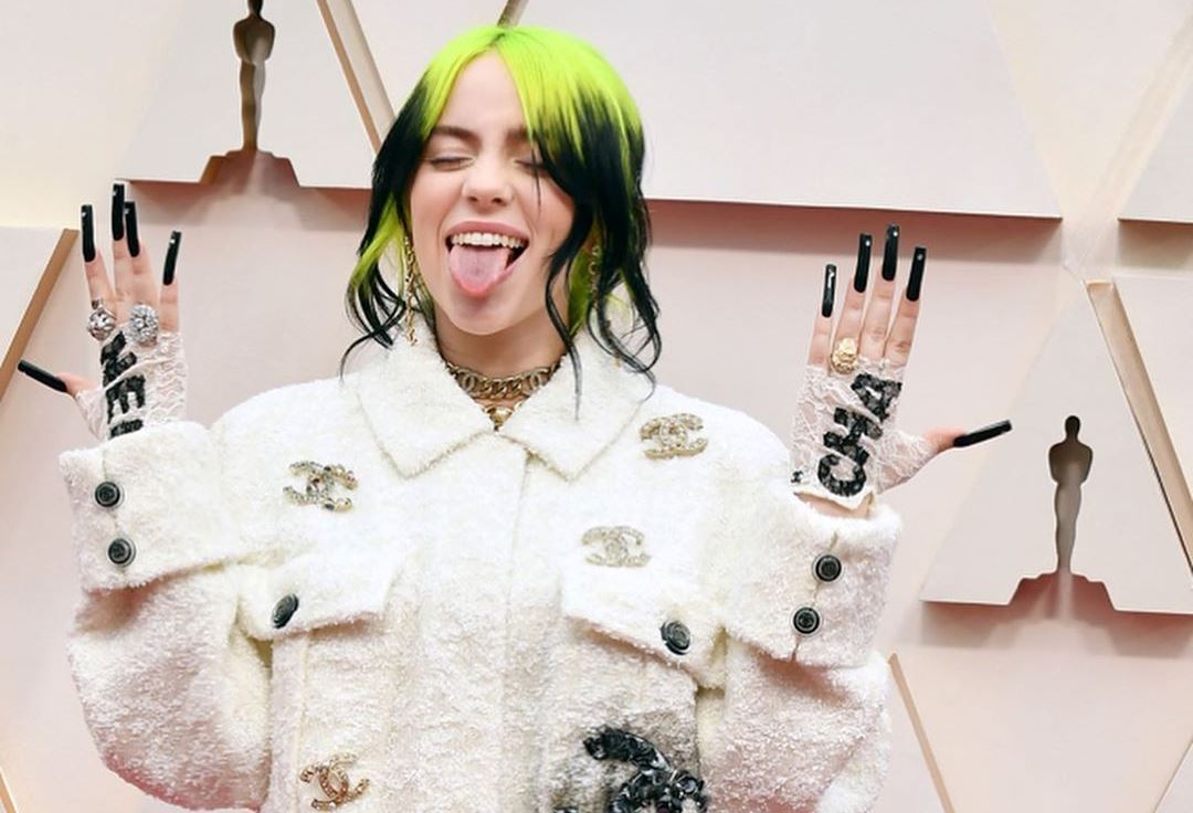 Клип Билли Айлиш о Бонде набрал более четырех миллионов просмотров