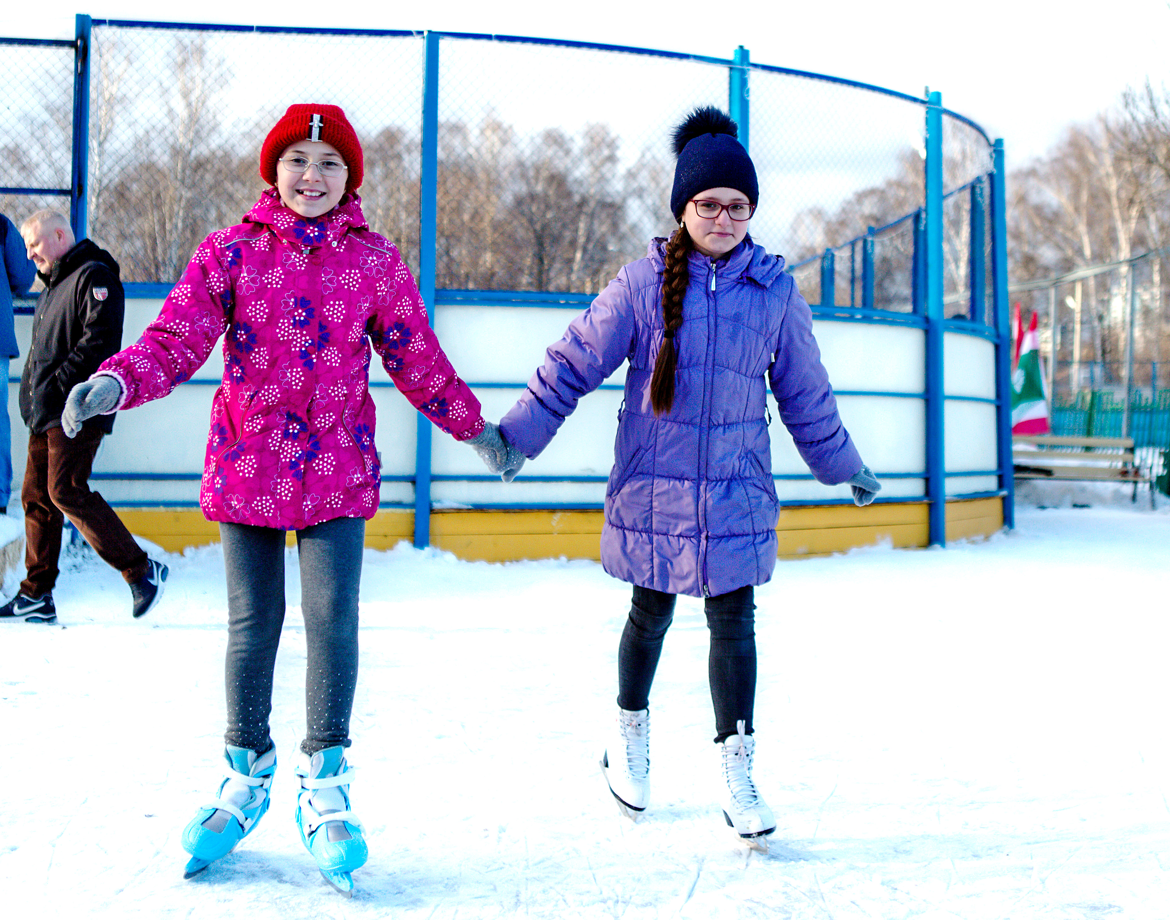 Альбина Намазова (слева) и Дарья Сусакина вместе осваивают азы фигурного катания