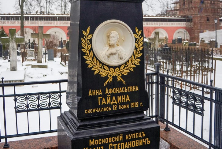 Семь исторических надгробий отреставрировали в некрополе Донского монастыря 