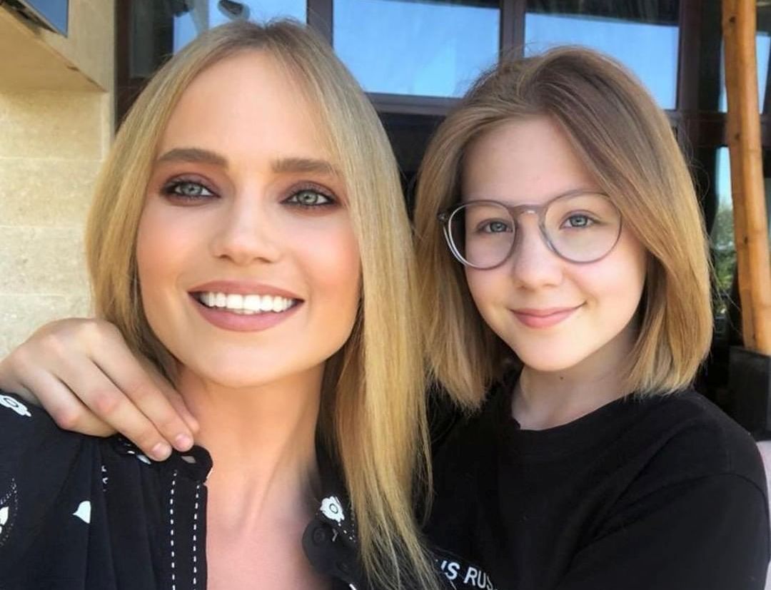 «Неужели разрешили родители»: дочь Глюкозы шокировала Сеть новой прической