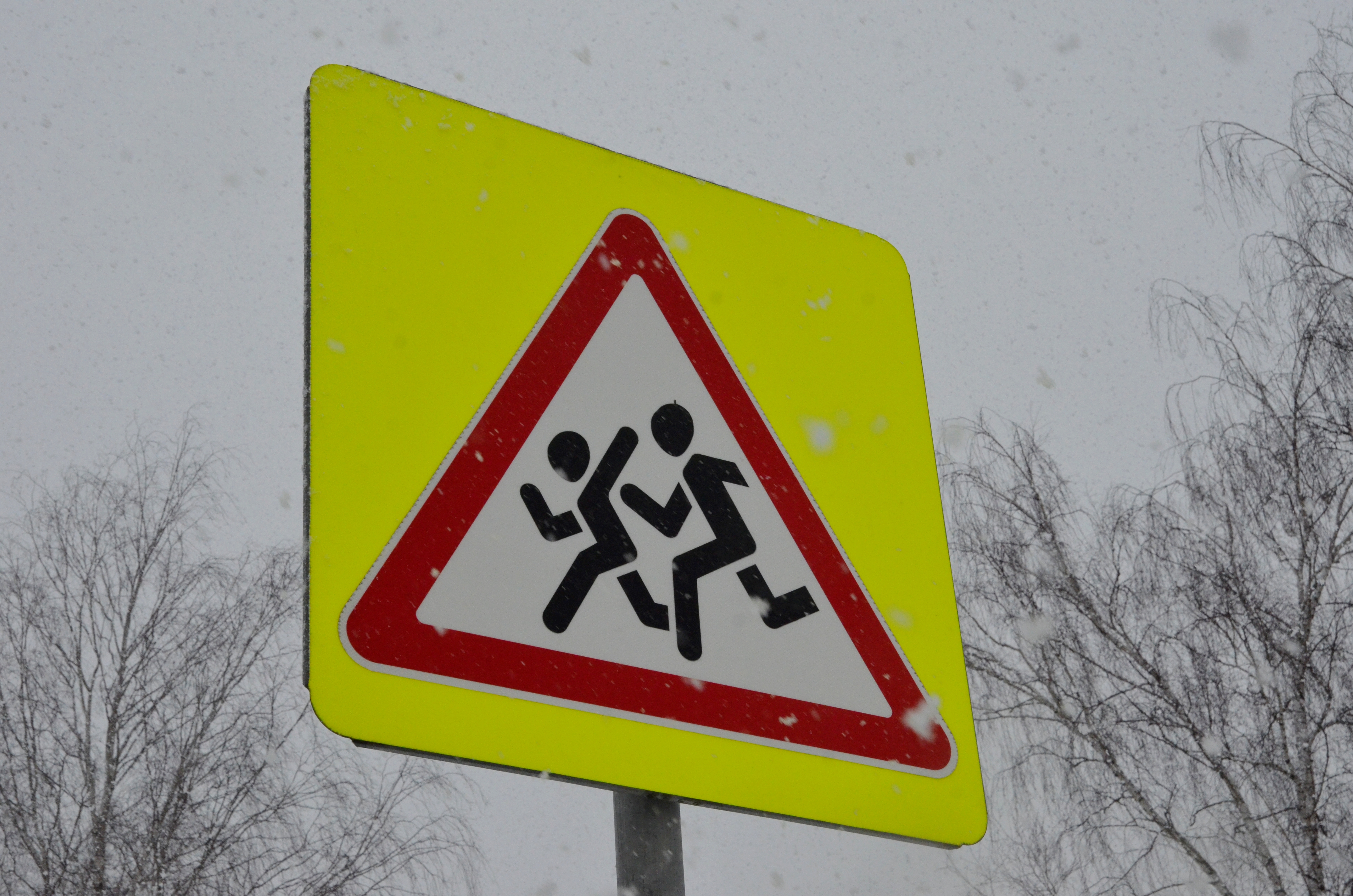 Вины ребенка не существует: водителям напомнили о безопасности детей на дорогах