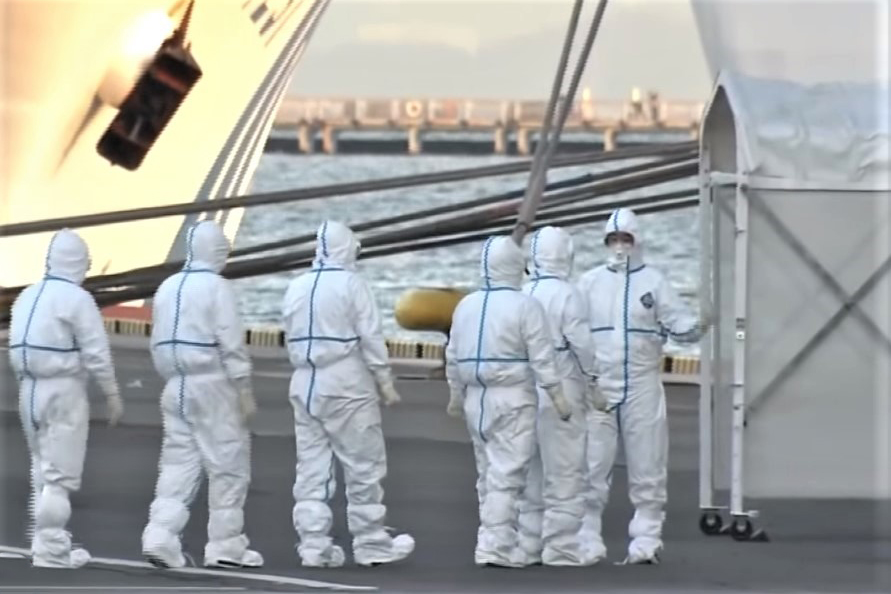 Лайнер с россиянами задержали в США для проверки на коронавирус