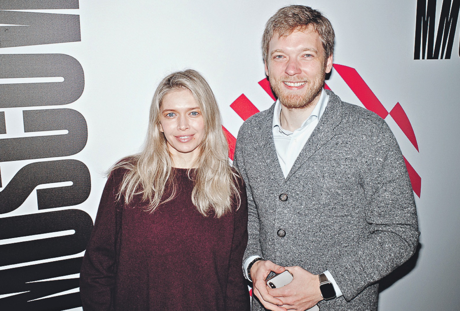 Вера Брежнева и гендиректор АНО «МЭЦ» Кирилл Ильичев на открытии шоурума московских дизайнеров во время Парижской недели моды