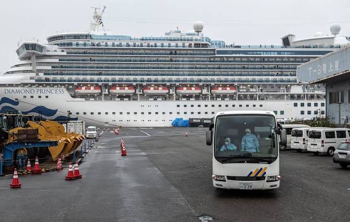 Число зараженных коронавирусом на лайнере Diamond Princess превысило 600