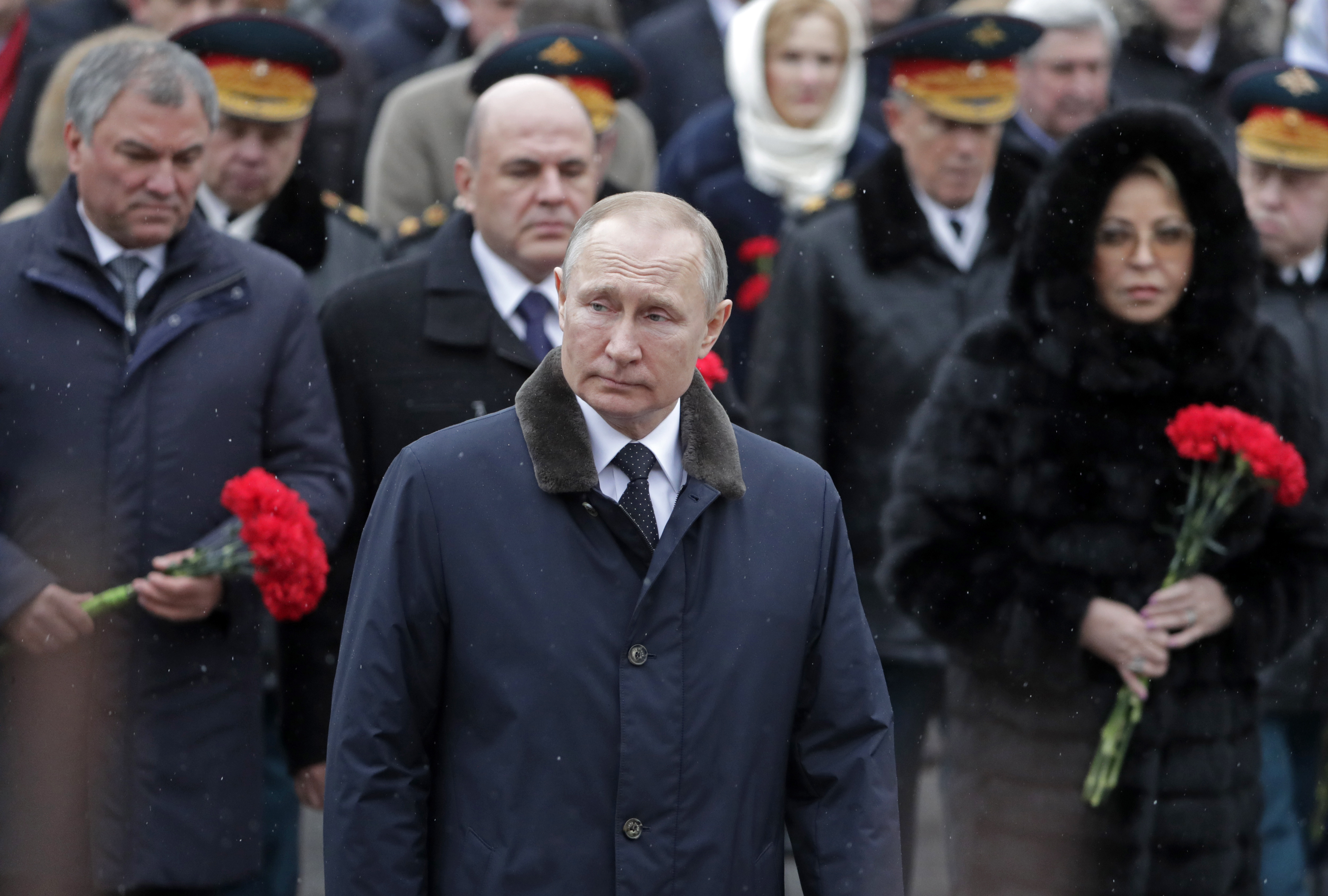 Владимир Путин возложил венок к Могиле Неизвестного Солдата в Москве