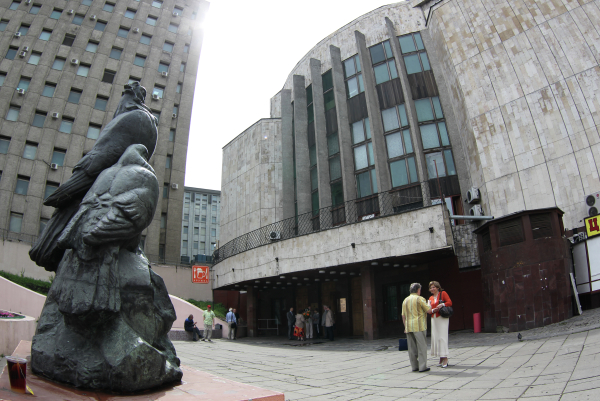 Здание Центрального дома работников искусств на Пушечной улице в Москве