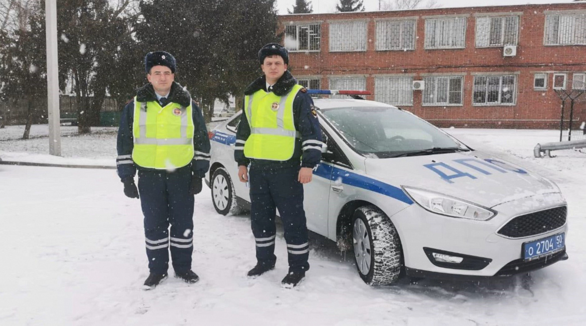 Подмосковные полицейские экстренно доставили в больницу годовалую девочку