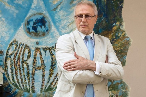 Академик семи академий Александр Михайлович Савелов-Дерябин рассказал, как победить время, стать стройнее и моложе