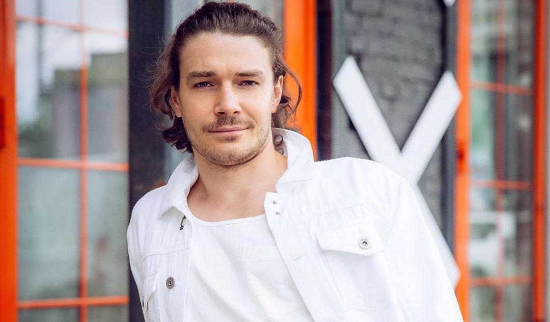 Максим Матвеев отметил, что его главной задачей в работе над ролью было освоение профессиональных навыков психолога