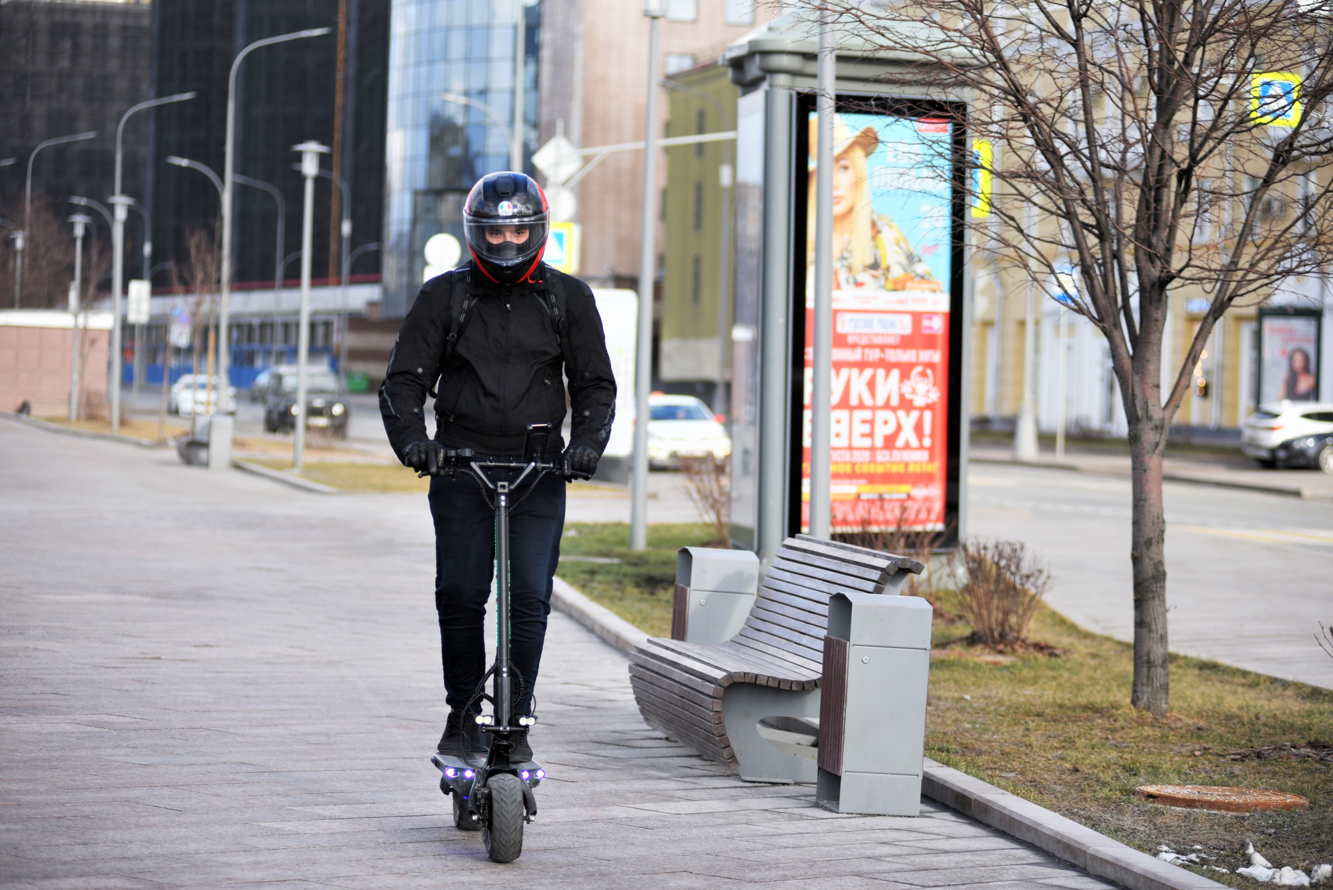 «Желтый» уровень погодной опасности продлили в Москве из-за ветра