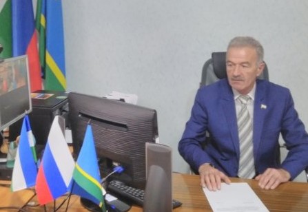 Чиновник обматерил посетителя за просьбу построить дорогу в Башкирии