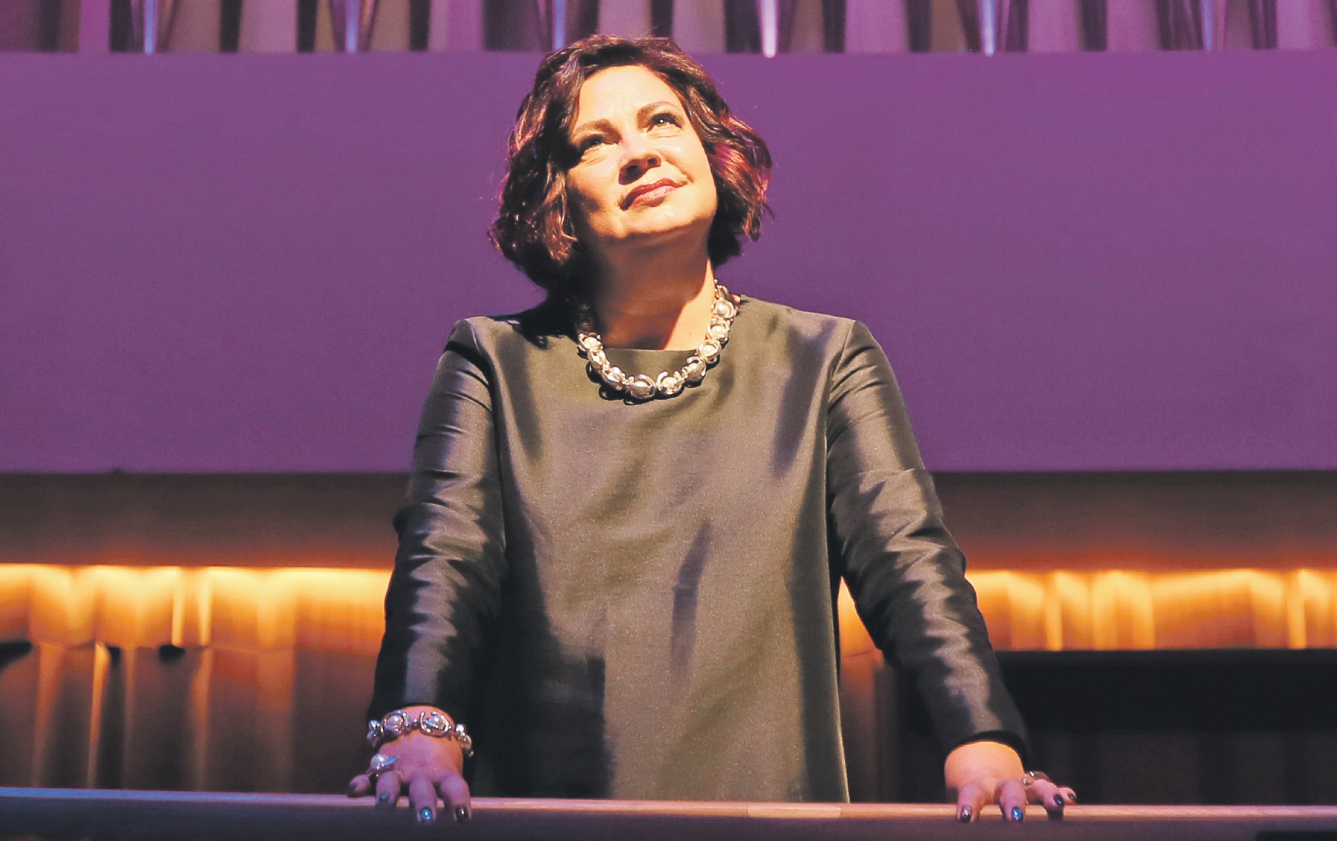 Генеральный директор зала «Зарядье» Ольга Эдуардовна Жукова в зале, где установлен и готовится к инаугурации Большой концертный орган, специально разработанный для суперсовременной столичной площадки французской фирмой Мюляйзен   