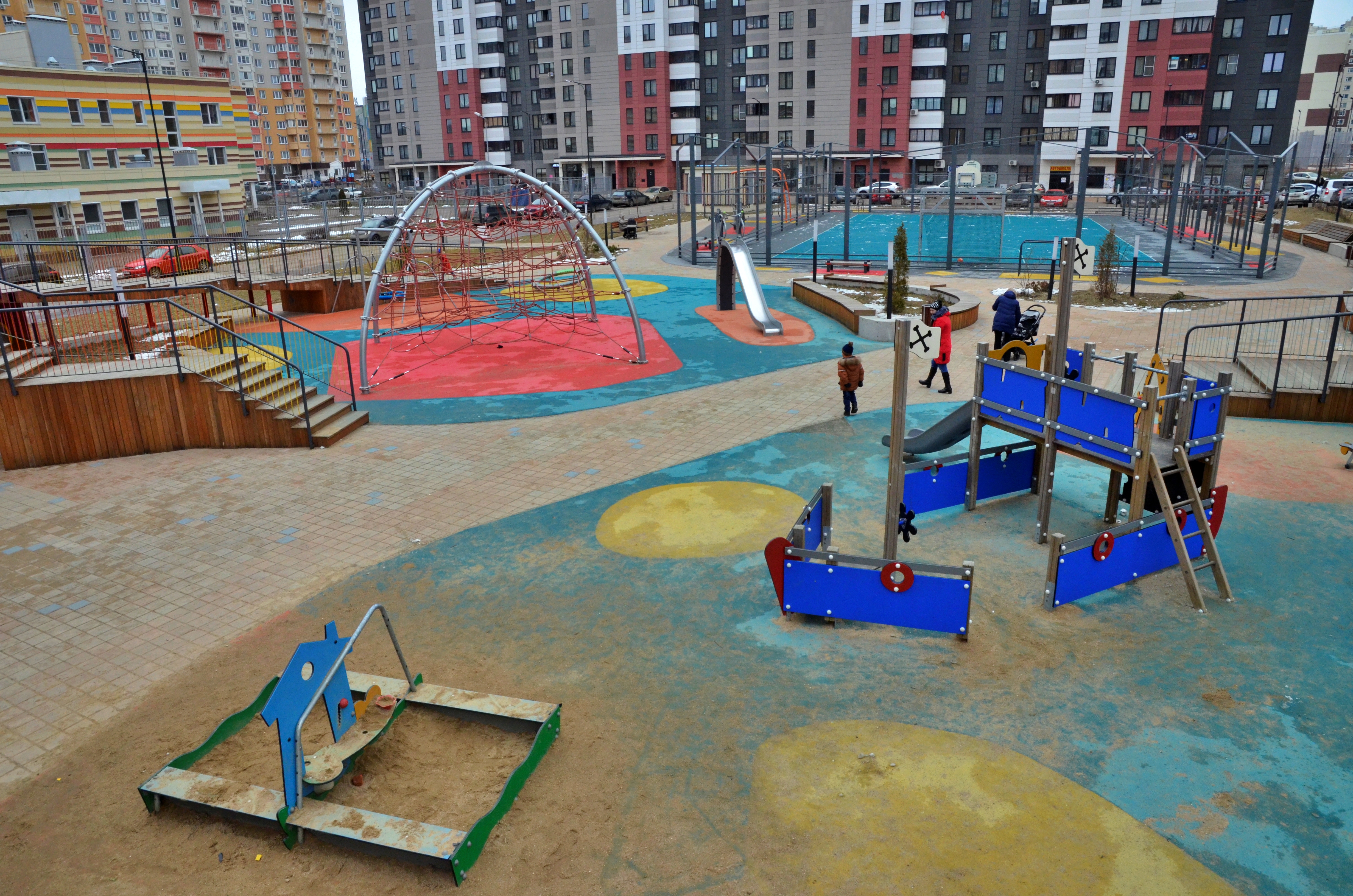 Москвичей предупредили о риске задержания гуляющих без присмотра детей