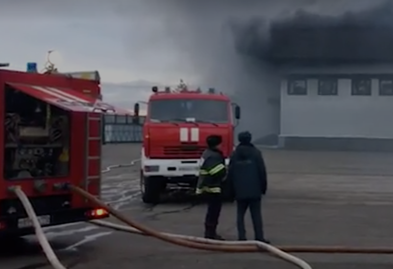 Крупный пожар вспыхнул на складе в Подмосковье