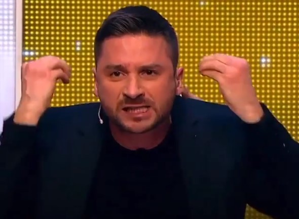 Артист поспорил с поэтом из-за выступления одной из участниц проекта, которая исполнила песню на английском языке