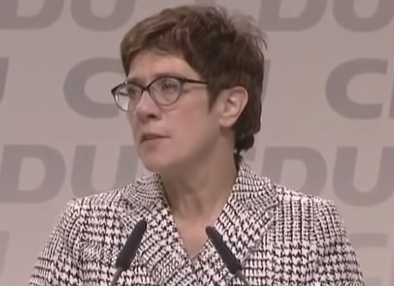 По мнению главы немецкого оборонного ведомства Аннегрет Крамп-Карренбауэр, это поможет закончить военное противостояние на территории Сирии