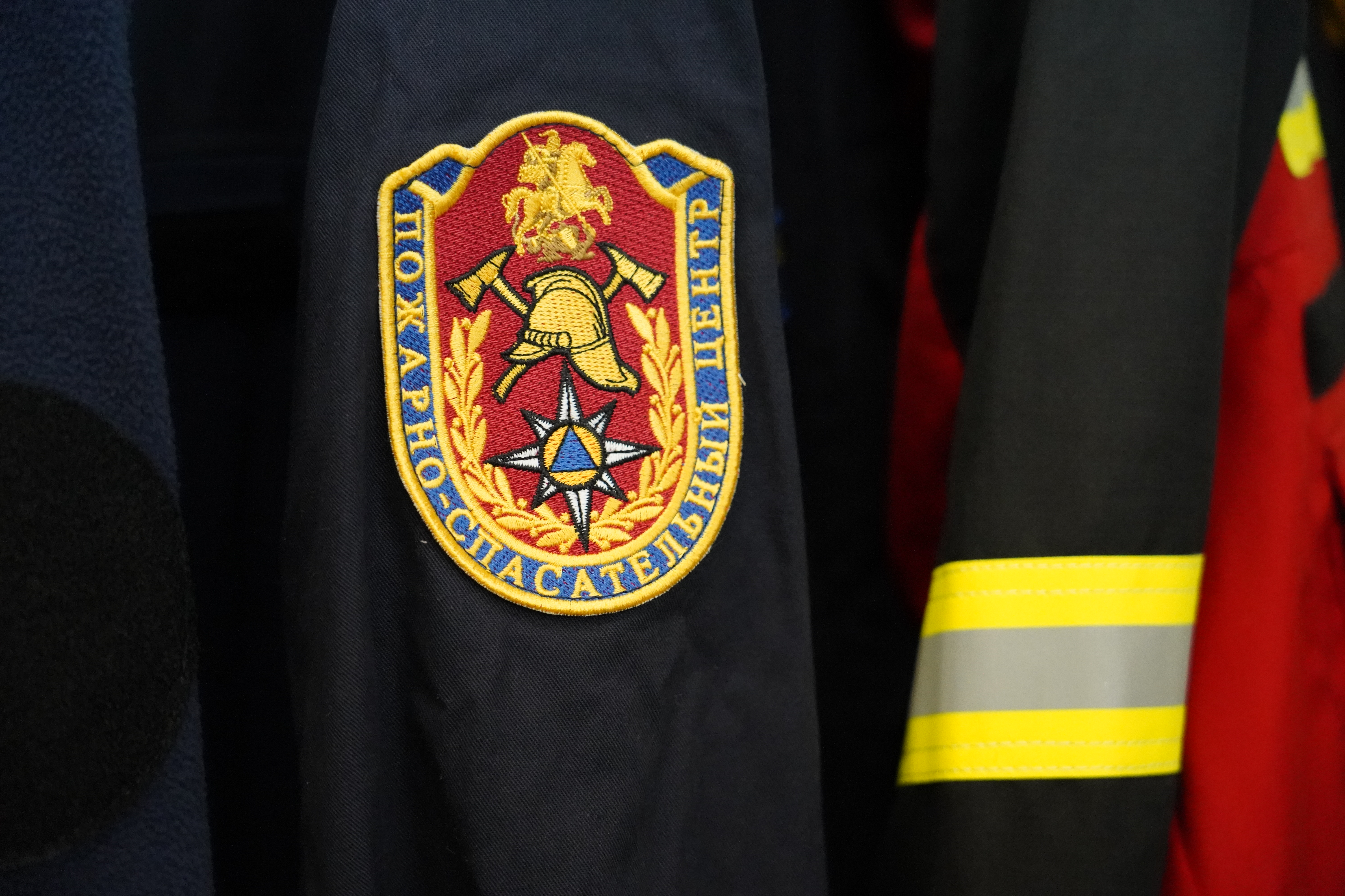 Спасатели помогли застрявшему между деревьями мальчику в Дубне