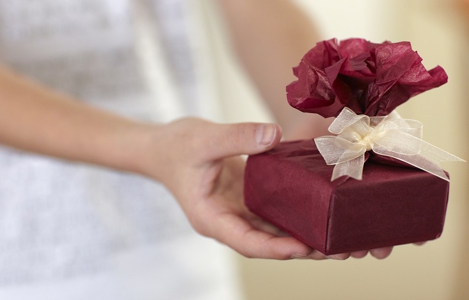 Россиянки рассказали, какие подарки мечтают получить на 8 Марта