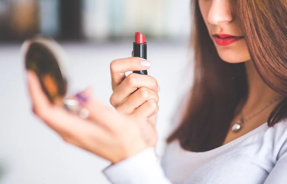 Роскачество нашло никель и кадмий в губной помаде