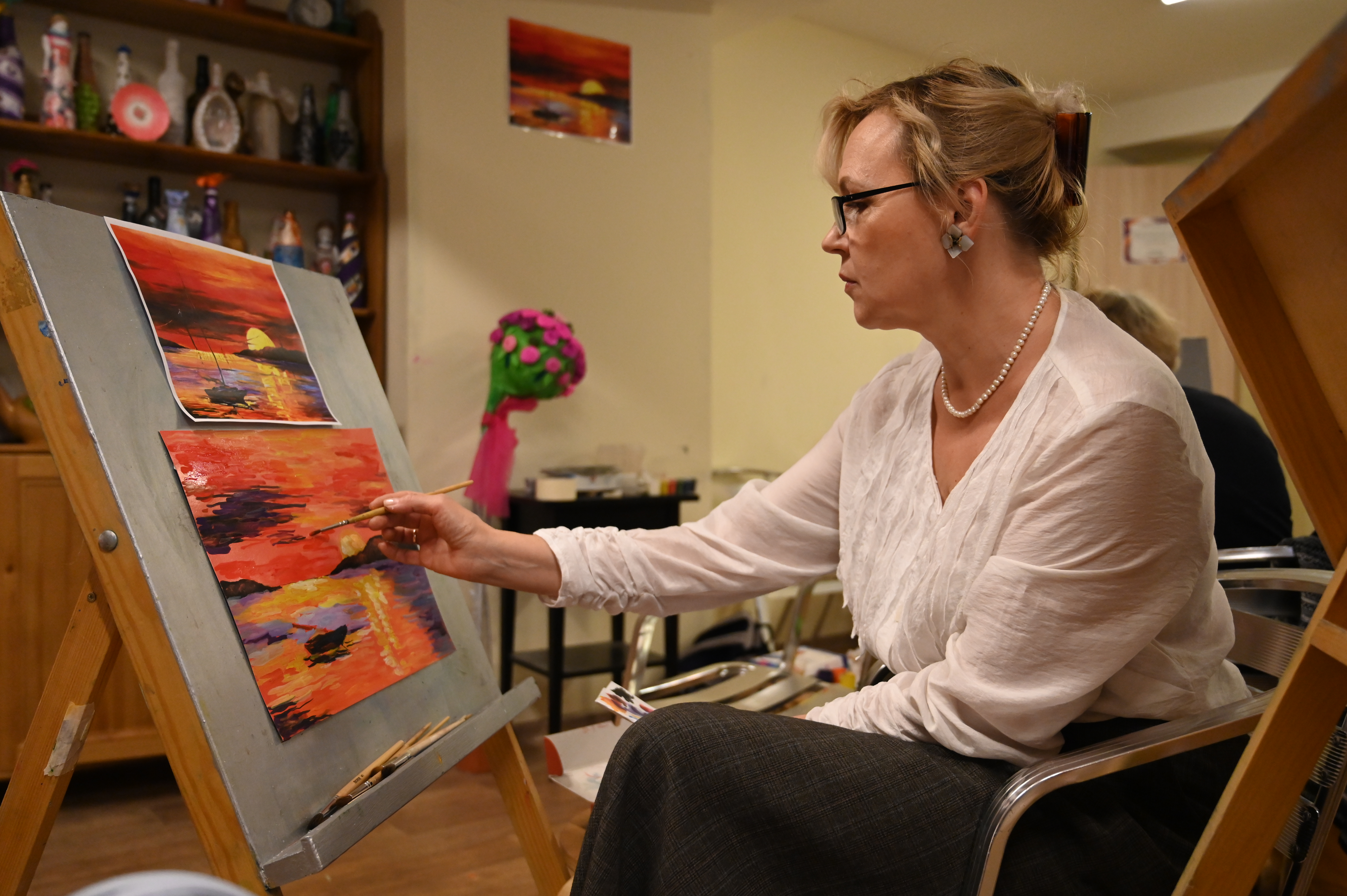 Почти 50 картин написали гости обсервационных центров Москвы