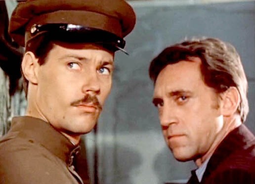 Ранее ФБР выложило в своем аккаунте в Facebook рекламу с артистом на русском языке с призывом работать вместе