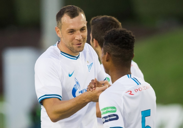 УЕФА запретил рукопожатия перед матчами из-за коронавируса