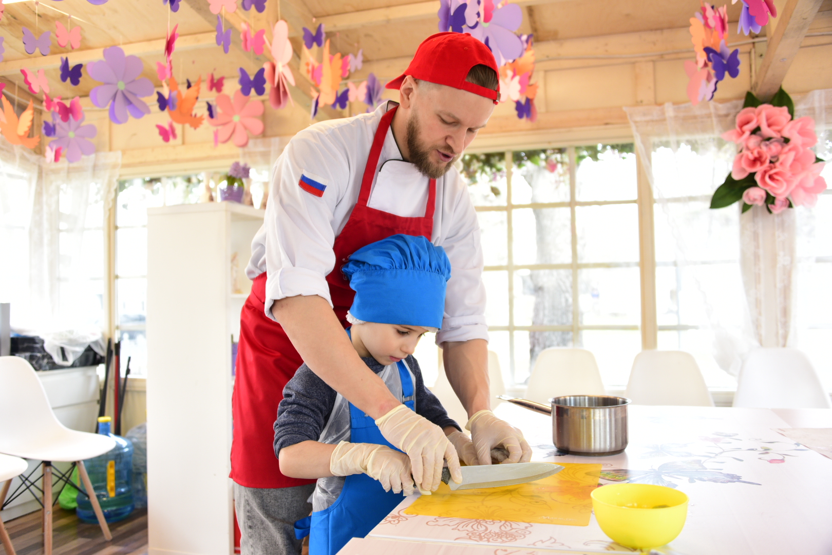 Чем заняться осенью: топ-5 увлечений для всей семьи от специалистов столичных семейных центров 