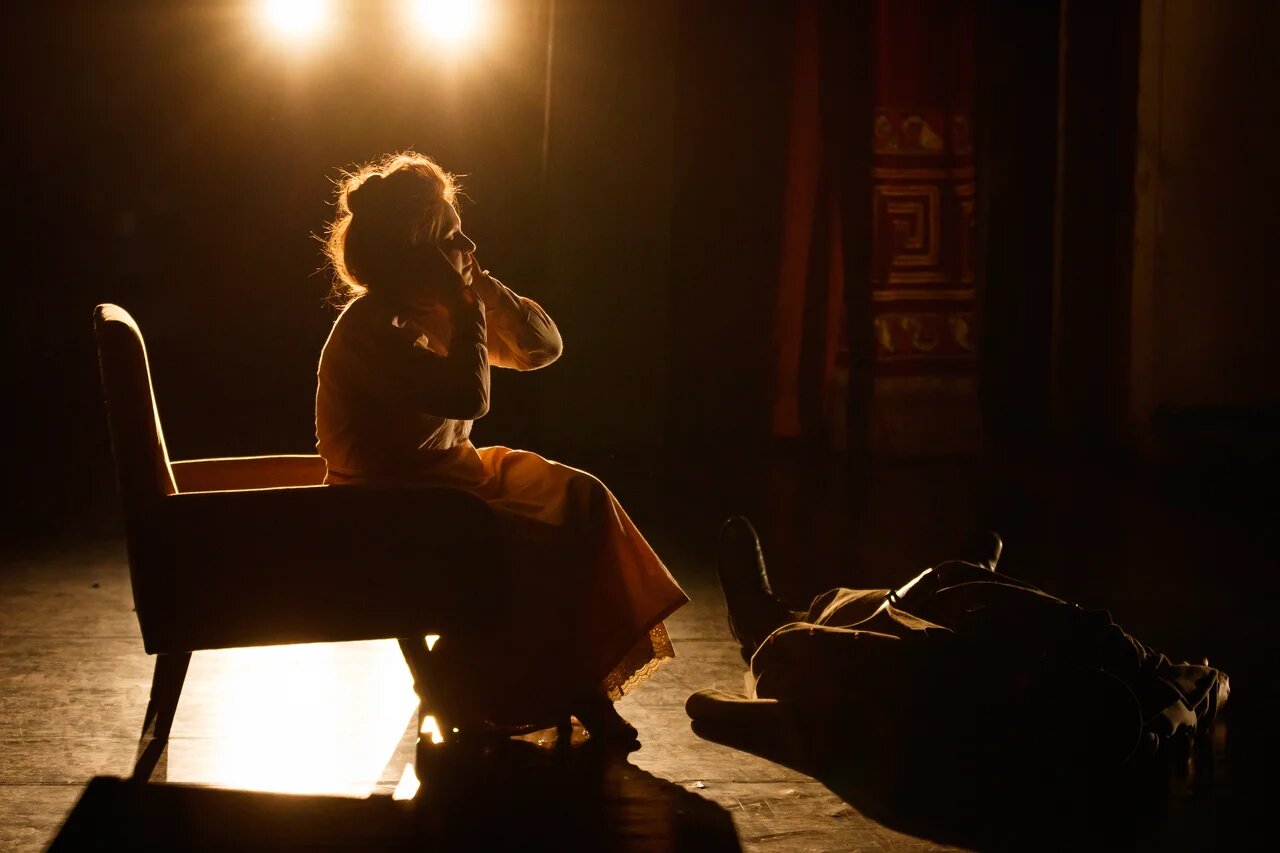 Артисты поют и живут в предлагаемых обстоятельствах с невероятной, отчаянной самоотдачей