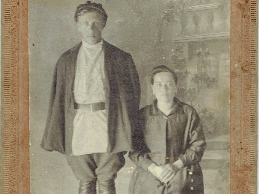 Сысолятин Дмитрий Иванович (слева) с супругой Марфой Фоминичной за три года до начала войны