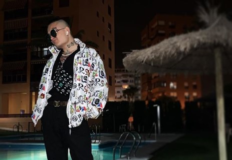 СМИ: Полиция остановила Элджея и Моргенштерна за езду на крыше автомобиля