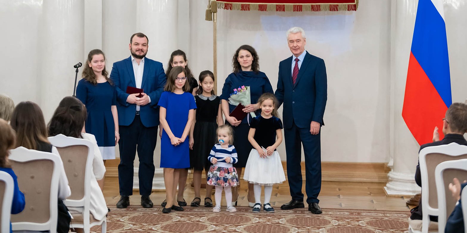 Сергей Собянин вручил москвичам награды за вклад в развитие города и страны