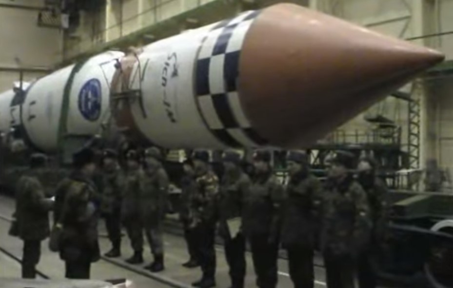 12 февраля стало известно, что одна из ступеней ракеты СССР «Циклон-3» разрушилась в открытом космическом пространстве спустя 29 лет после запуска