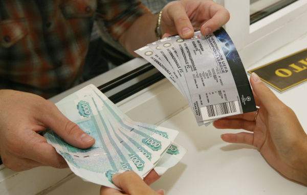 «200 тысяч в месяц»: как билетные спекулянты в Москве зарабатывают на коронавирусе