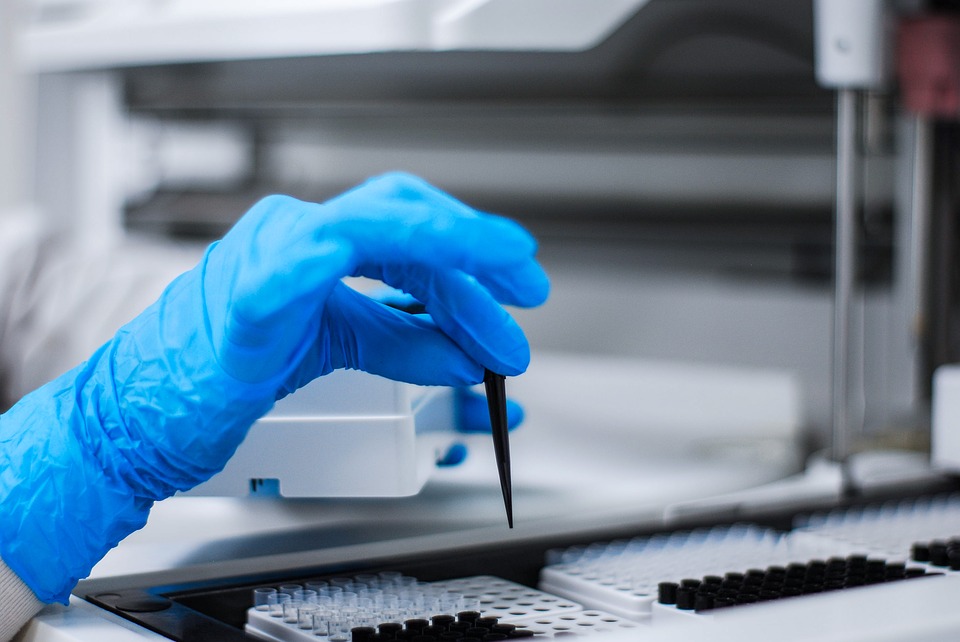 Почти 10 тысяч тестов на коронавирус провели за сутки в России