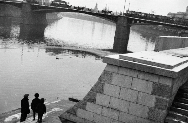 Устьинская набережная всегда была любимым местом прогулок москвичей