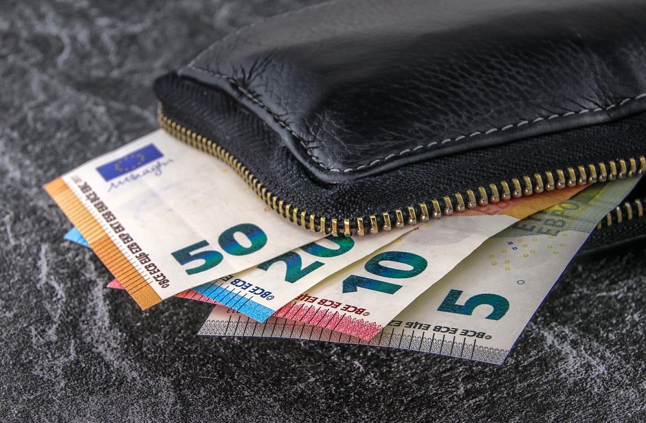 Курс евро превысил отметку 84 рубля