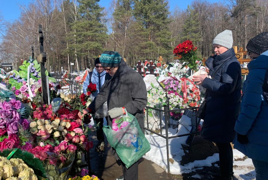 Никто уже не плакал: семья и поклонники Началовой рассказали о годе без нее