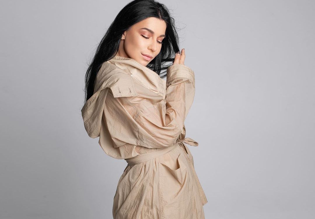 Певица Елка рассказала о своей нелегальной работе