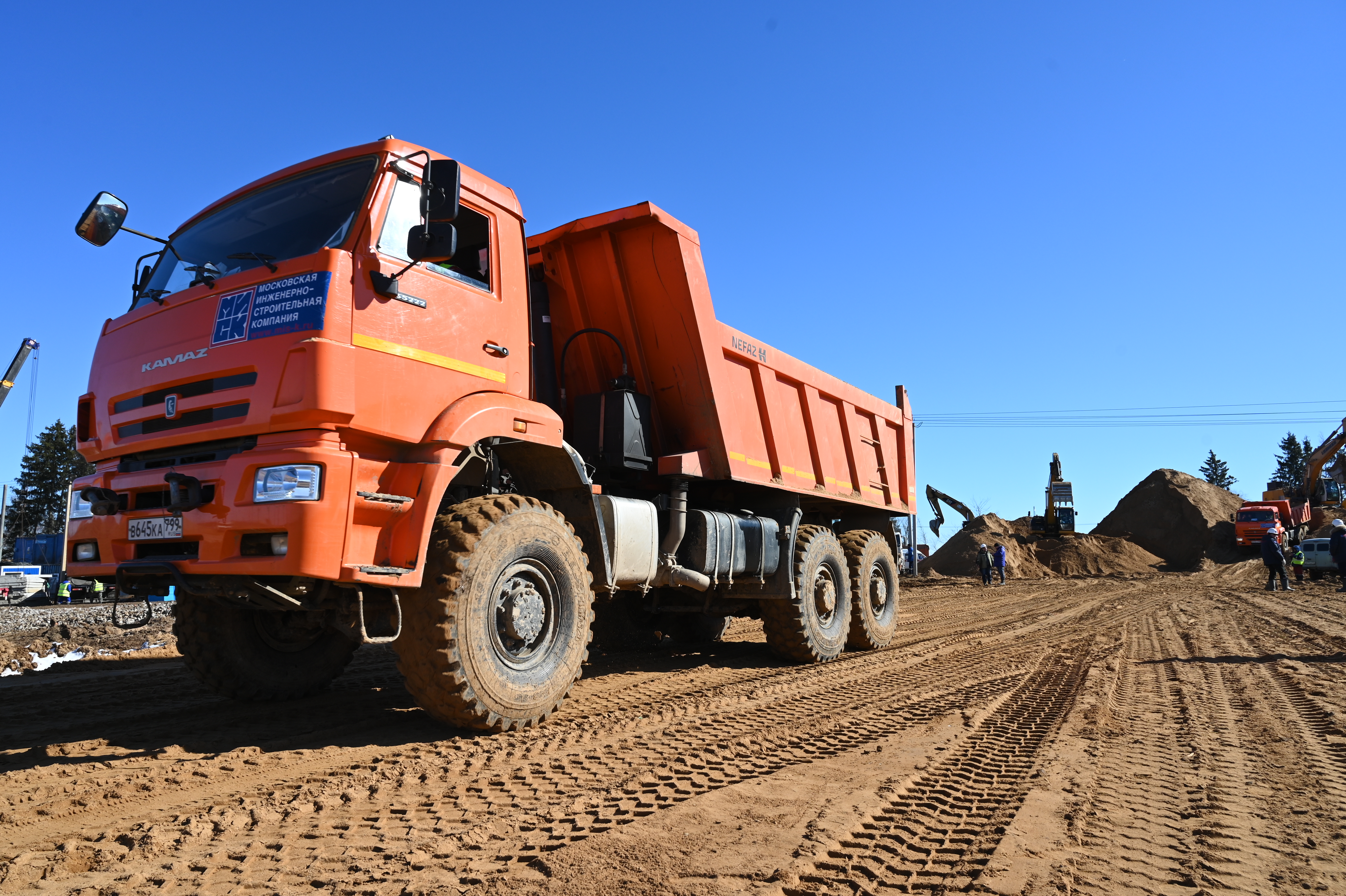 Участки под строительство социально значимых объектов выставили на торги в Москве