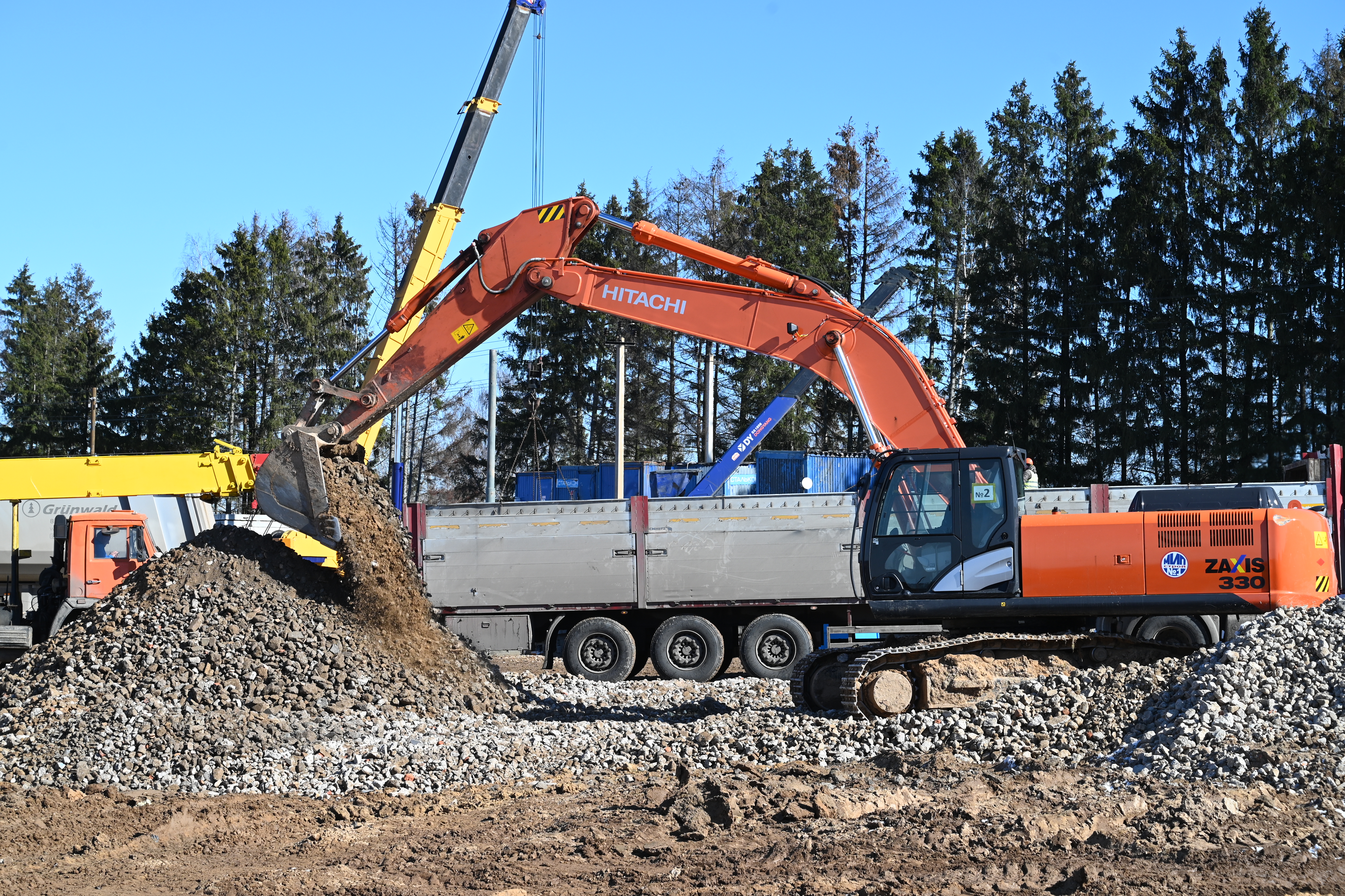Транспорт для стройки инфекционного центра получит преимущества на дороге